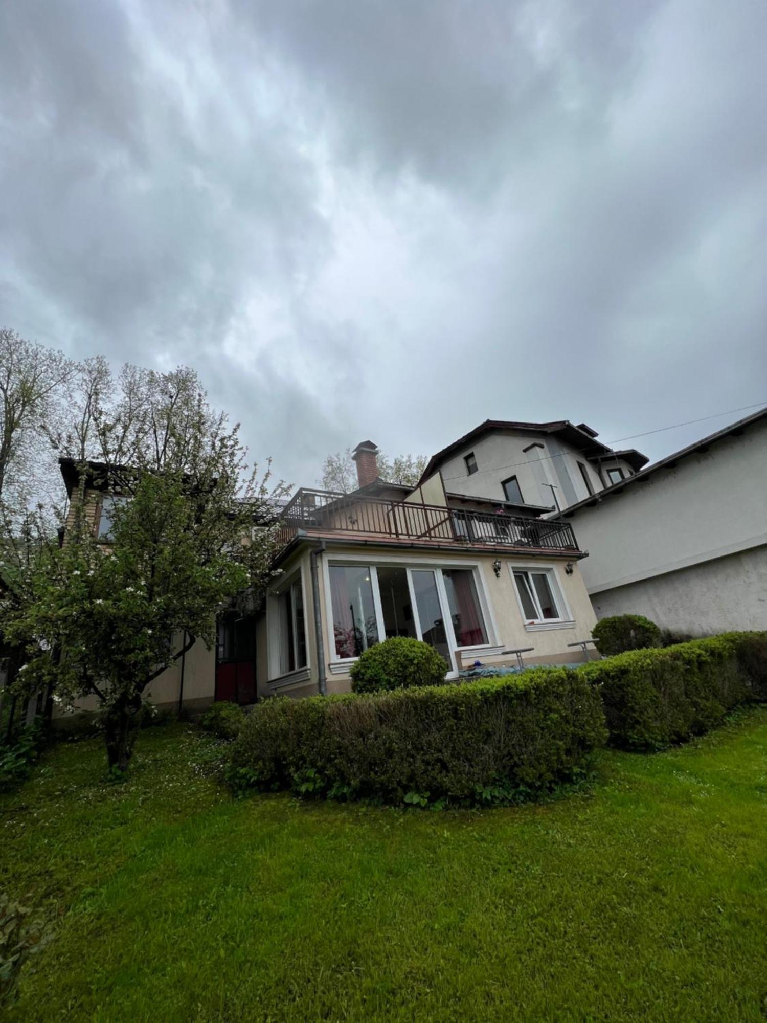 Holiday House Bistrik SJJ Esterno foto
